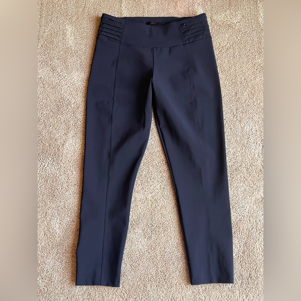 Greyson Women’s Dark Navy performance Pants with Pleated Waist Detail - Sz Large
